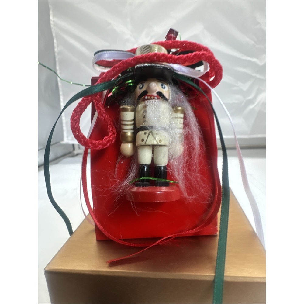 LA Tunes Collection Music Box Ornament - plays "Little Drummer Boy"works‎ great